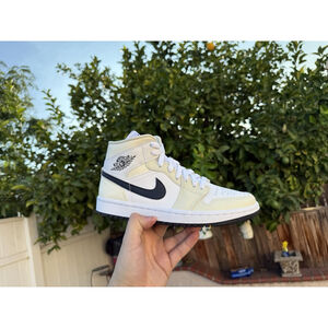 Air Jordan 1 7w or 5.5m Coconut Milk BQ6472121